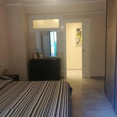 Ampia Casa Con Piacevole Giardino In Centro A شقة