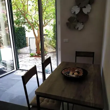Ampia Casa Con Piacevole Giardino In Centro A * نولي