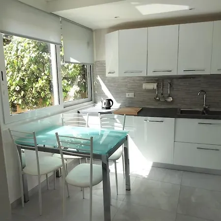 Ampia Casa Con Piacevole Giardino In Centro A Lägenhet Noli