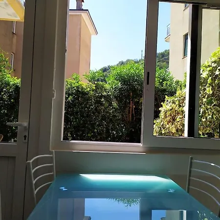 Ampia Casa Con Piacevole Giardino In Centro A Lägenhet